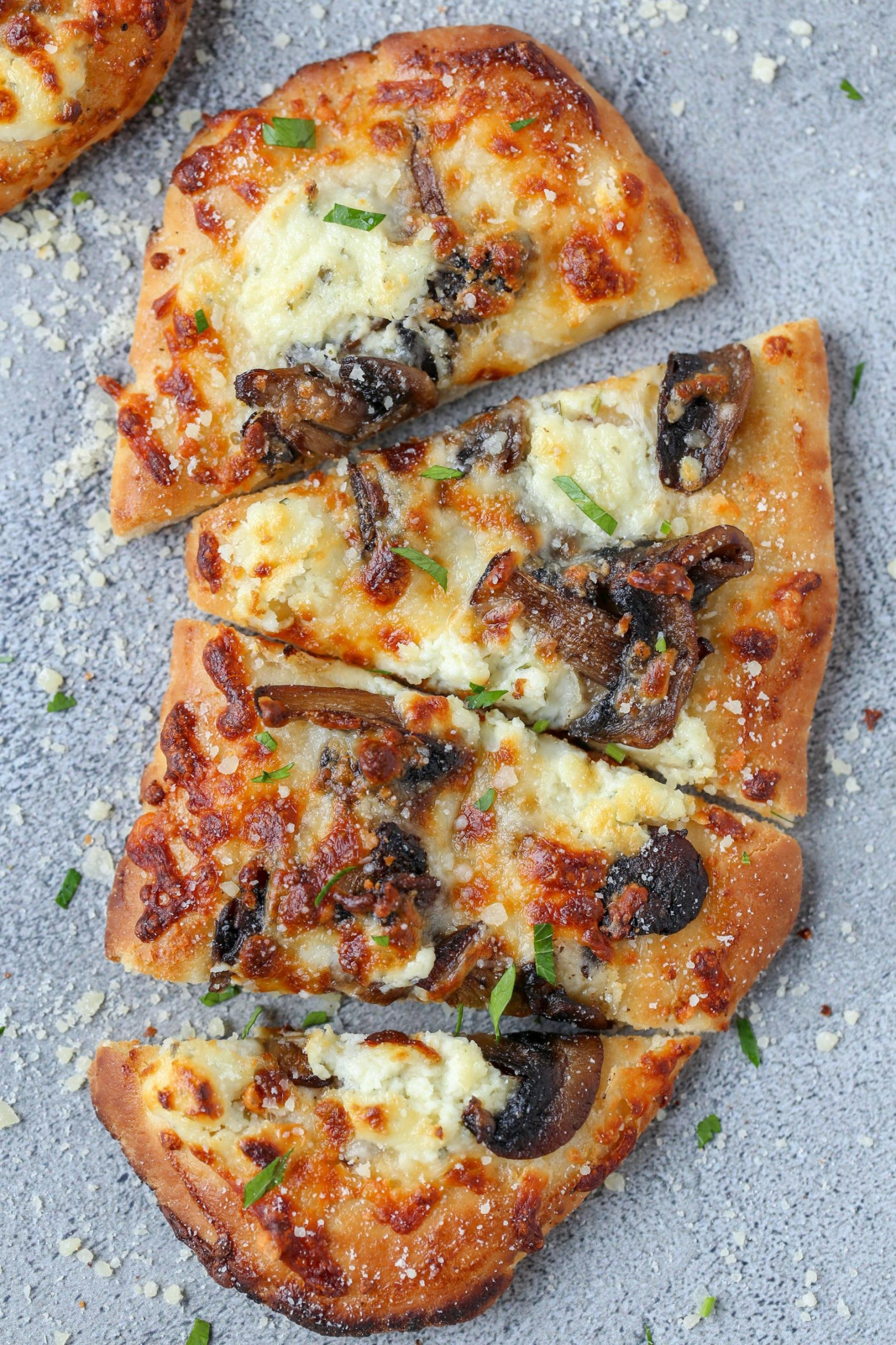 Mushroom Flatbread Pizza (Crazy Easy) Mushroom Flatbread Pizza (Crazy Easy)